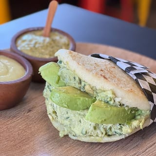 Arepa Reina Pepiada