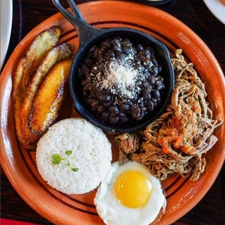 Pabellón Plate