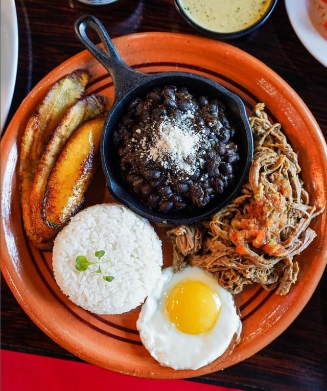 Pabellón Plate.